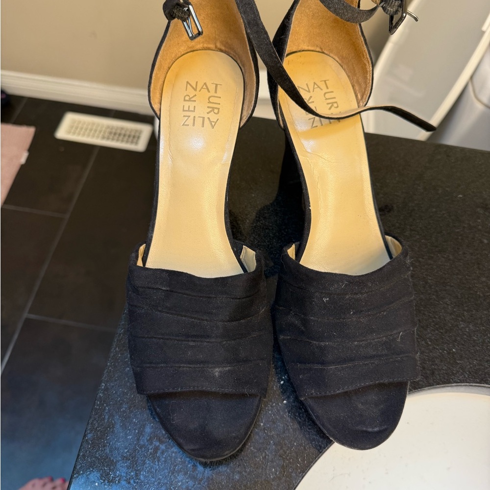 Naturalizer Black Heels Classic Elegance